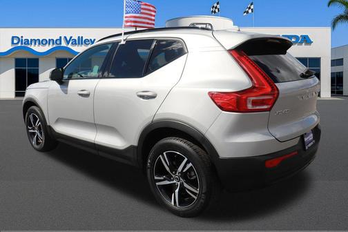 2024 Volvo XC40 B5 Core