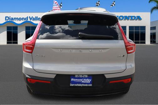 2024 Volvo XC40 B5 Core