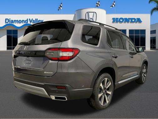 2025 Honda Pilot Touring 8-Passenger