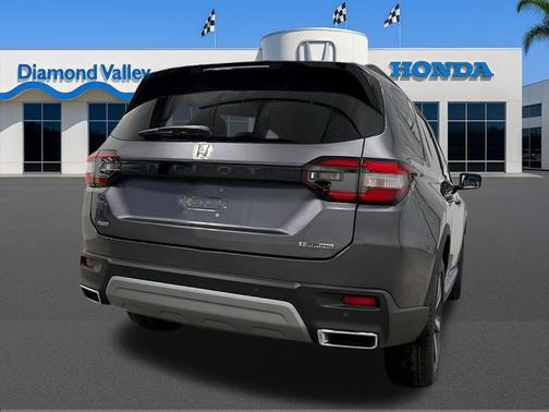 2025 Honda Pilot Touring 8-Passenger
