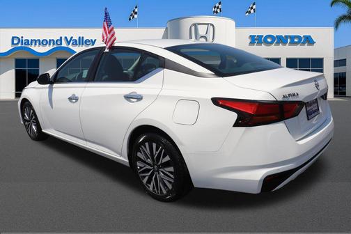 Pearl White Tricoat 2025 Nissan Altima 2.5 SV