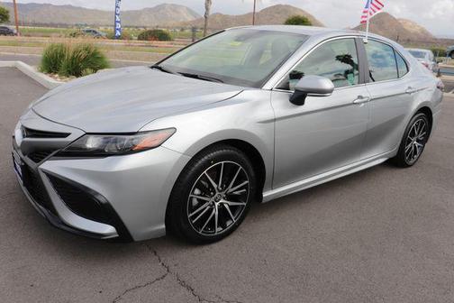 2024 Toyota Camry SE