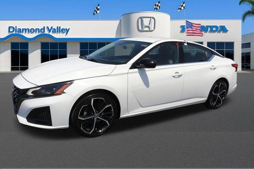Glacier White 2024 Nissan Altima SR FWD