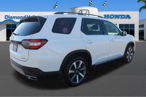 2025 Honda Pilot Touring 8-Passenger