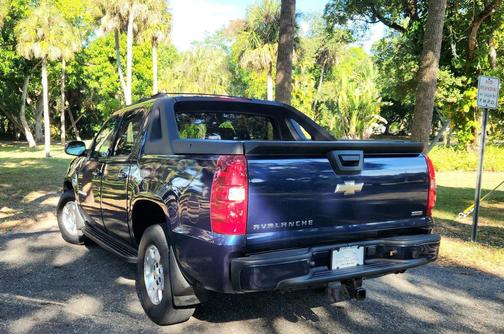 2011 Chevrolet Avalanche 1500 LS