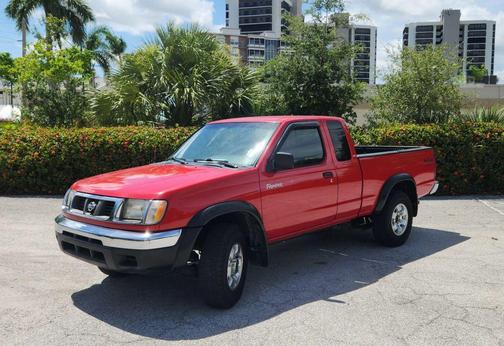 2000 Nissan Frontier SE Desert Runner King Cab