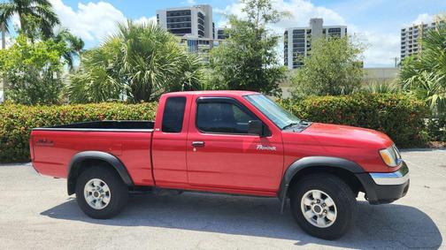 2000 Nissan Frontier SE Desert Runner King Cab
