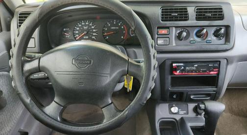 2000 Nissan Frontier SE Desert Runner King Cab