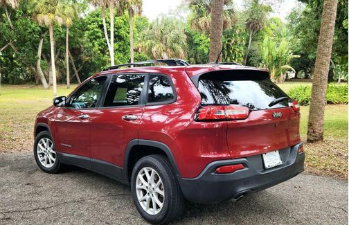 2017 Jeep Cherokee Sport