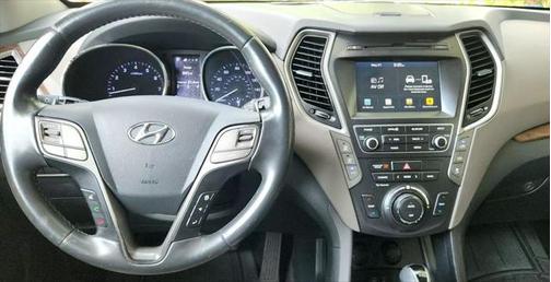 2017 Hyundai SANTA FE SE