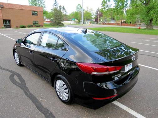 Photo 5 of 21 of 2017 Hyundai Elantra SE