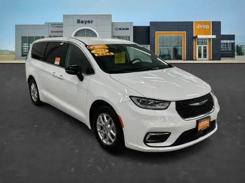 2024 Chrysler Pacifica Touring-L