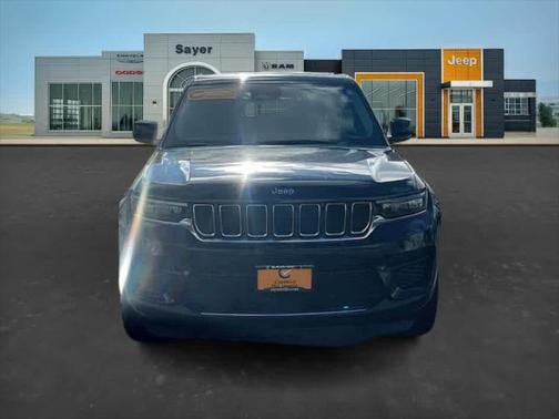2023 Jeep Grand Cherokee Laredo 4x4