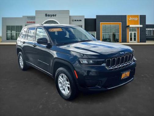 2023 Jeep Grand Cherokee Laredo 4x4