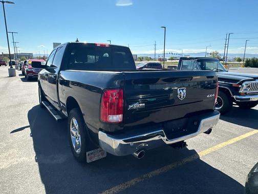 Brilliant Black Crystal Pearlcoat 2016 RAM 1500 SLT