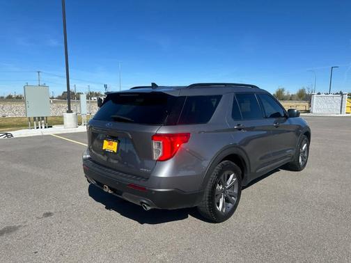 Carbonized Gray 2022 Ford Explorer XLT