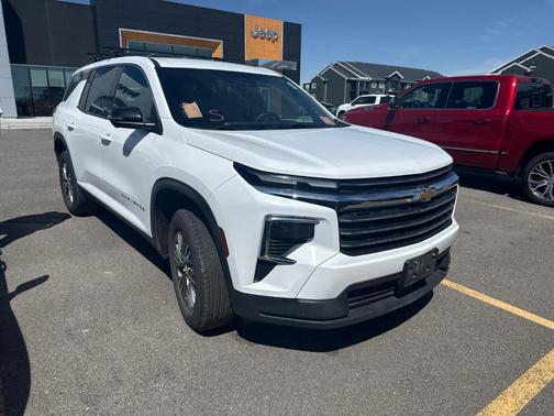 Summit White 2024 Chevrolet Traverse LT
