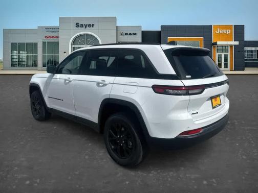 Bright White Clearcoat 2026 Jeep Grand Cherokee Laredo
