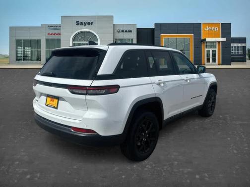 Bright White Clearcoat 2026 Jeep Grand Cherokee Laredo
