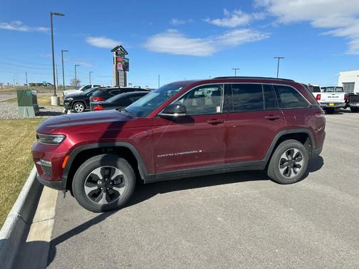 Velvet Red Pearlcoat 2022 Jeep Grand Cherokee 4xe Base