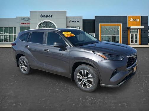 Magnetic Gray Metallic 2024 Toyota Highlander XLE