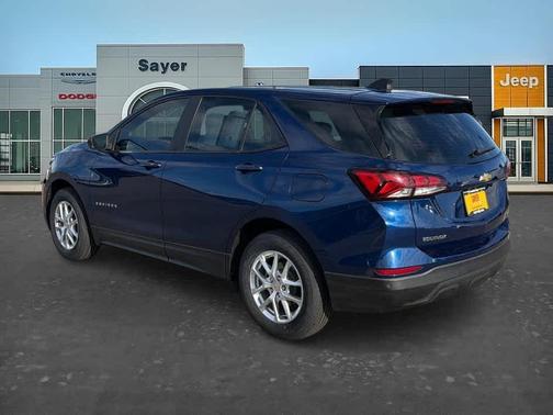 Blue Glow Metallic 2022 Chevrolet Equinox LS