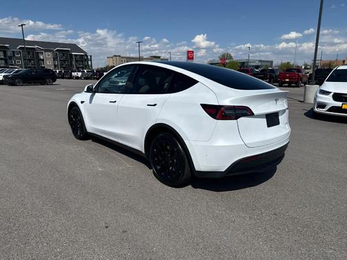 Pearl White Multi 2024 Tesla Model Y Long Range