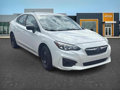 Crystal White Pearl 2017 Subaru Impreza 2.0i