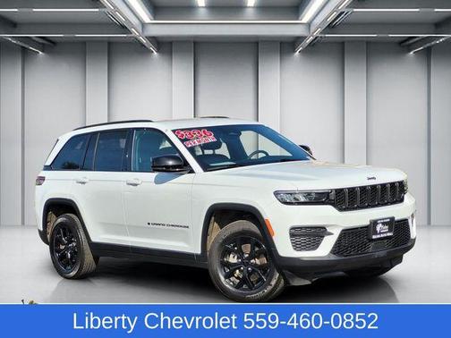 Bright White Clearcoat 2024 Jeep Grand Cherokee Laredo