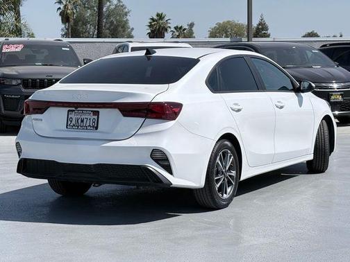 Snow White Pearl 2023 Kia Forte LXS