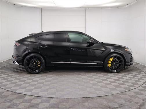 2020 Lamborghini Urus Base