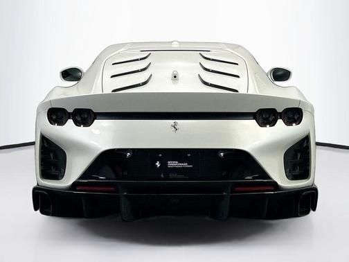 2022 Ferrari 812 Competizione 