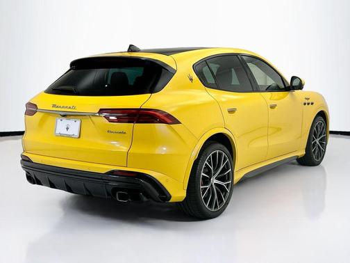 Giallo Corse 2023 Maserati Grecale Trofeo
