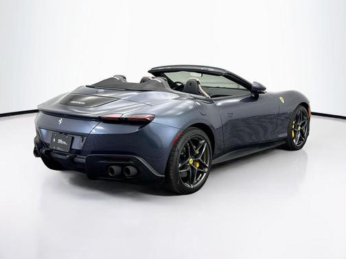 2025 Ferrari Roma Spider Base