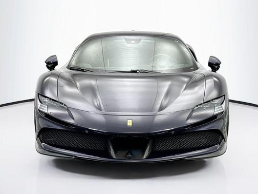 2023 Ferrari SF90 Stradale Base