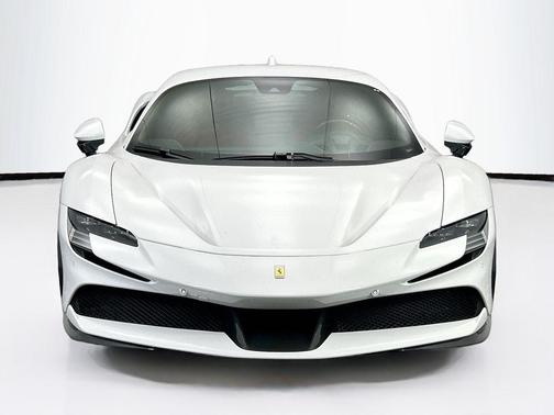 2023 Ferrari SF90 Stradale Base