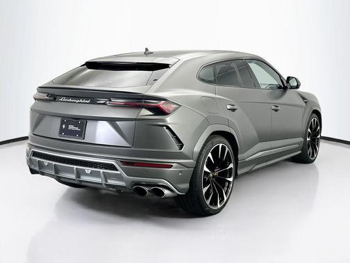 2021 Lamborghini Urus Graphite Capsule