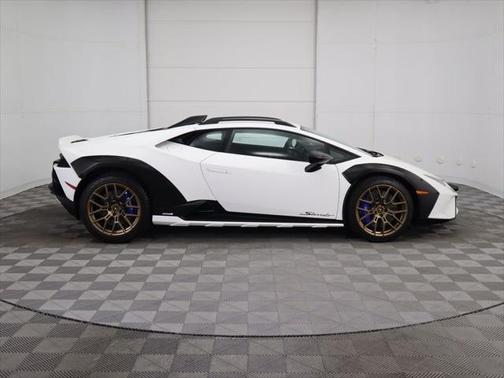 2024 Lamborghini Huracan Sterrato Base