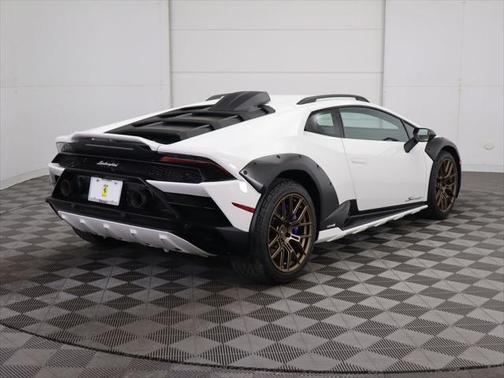 2024 Lamborghini Huracan Sterrato Base