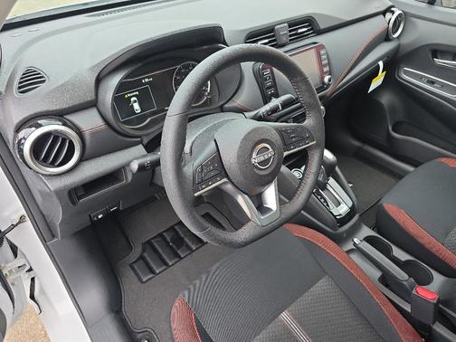 2025 Nissan Versa 1.6 SR