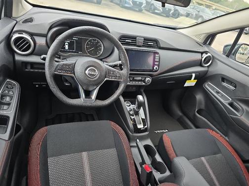 2025 Nissan Versa 1.6 SR