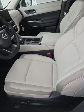 Everest White P 2026 Nissan Pathfinder SL