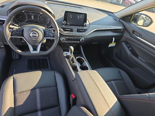 2025 Nissan Altima SR