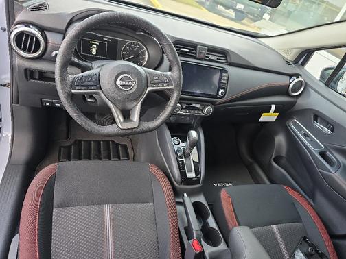 2025 Nissan Versa 1.6 SR