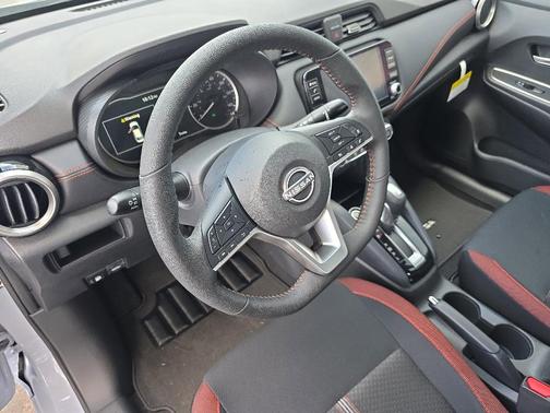 2025 Nissan Versa 1.6 SR