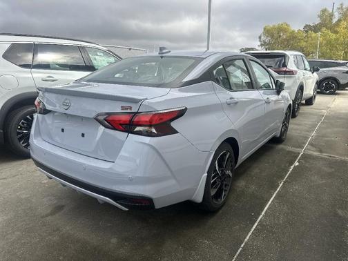 2025 Nissan Versa 1.6 SR