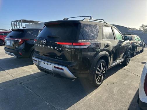 2025 Nissan Pathfinder Platinum