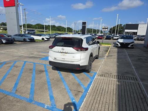 Everest White P 2024 Nissan Rogue SV