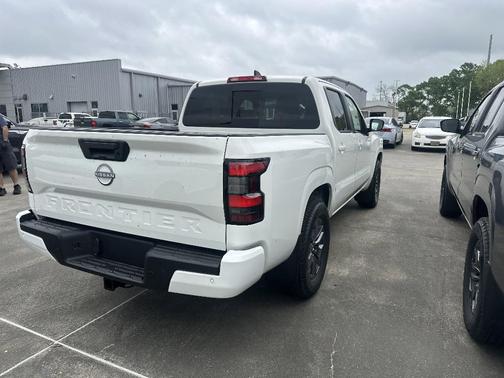 2025 Nissan Frontier SV