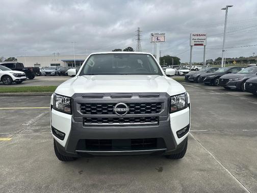 2025 Nissan Frontier SV